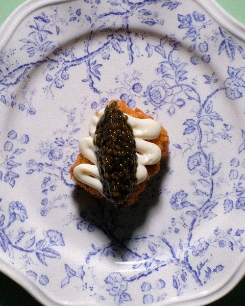 Caviar Kaviari Baenki (10g) on a crisp hashbrown with [CUISINE] kewpie